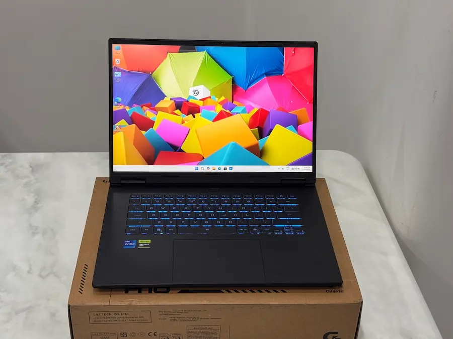 Laptop GIGABYTE GAMING A16 GA6H mở máy với bàn phím LED xanh và màn hình 16 inch